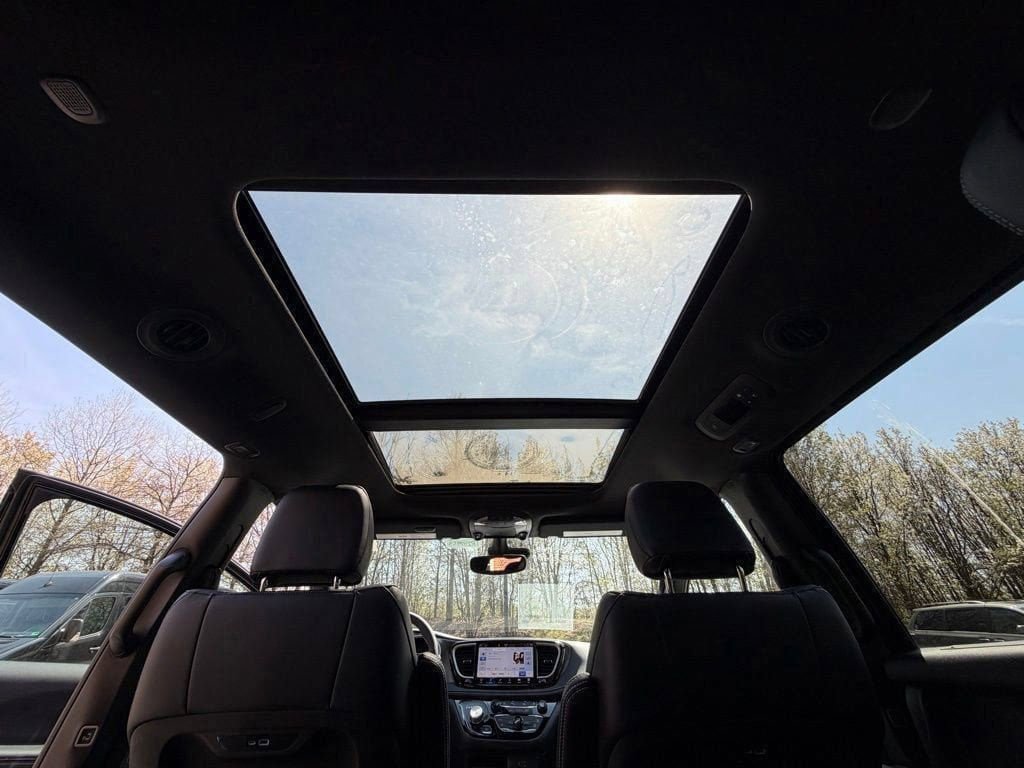 New 2026 Chrysler Pacifica Select w/ S Appearance Package FWD image 30
