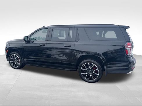 Used 2024 Chevrolet Suburban RST image 3