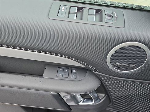 New 2026 Land Rover Discovery Dynamic SE image 30