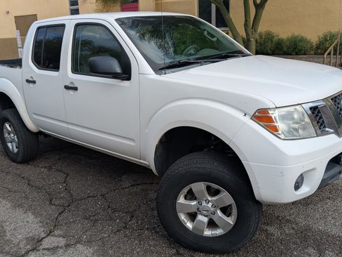 Used 2012 Nissan Frontier SV image 1