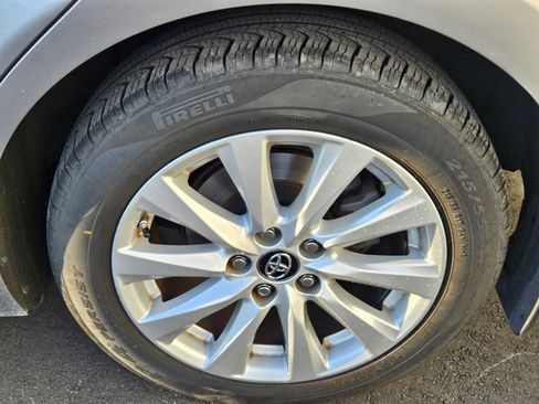 Used 2019 Toyota Camry LE FWD image 5