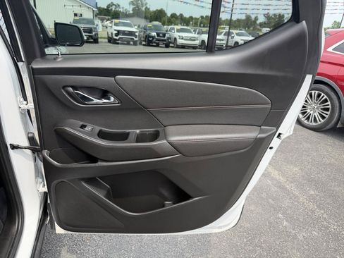 Used 2023 Chevrolet Traverse RS FWD image 22
