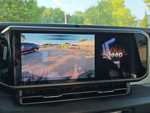Used 2026 Jeep Gladiator Sport AWD/4WD image 23