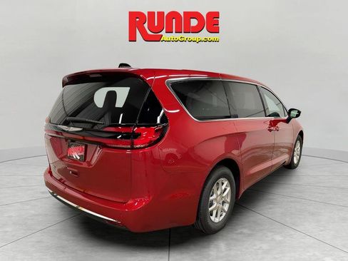 New 2026 Chrysler Pacifica Select image 5