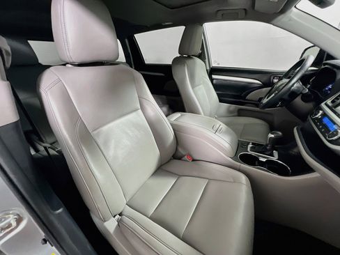 Used 2019 Toyota Highlander XLE FWD image 30