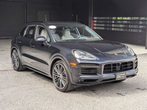 Certified 2023 Porsche Cayenne Turbo AWD/4WD image 7