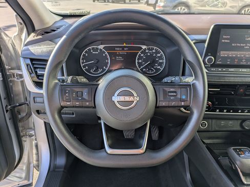 Used 2022 Nissan Rogue SV image 18