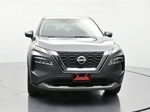 Used 2023 Nissan Rogue SV image 2