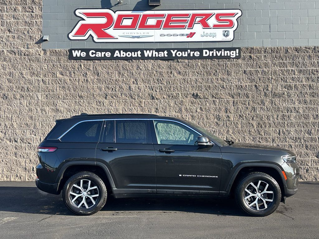 Used 2024 Jeep Grand Cherokee Limited w/ Trailer Tow Package AWD/4WD image 4