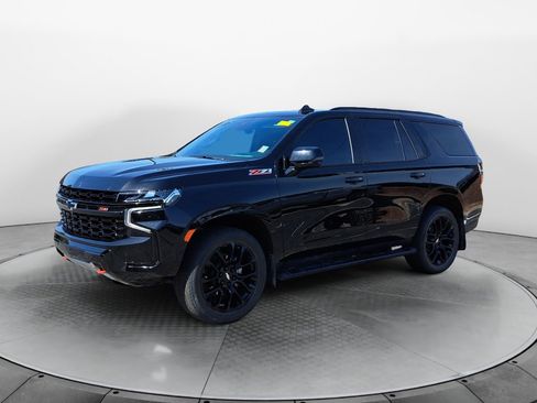 Used 2023 Chevrolet Tahoe Z71 w/ Luxury Package AWD/4WD image 3