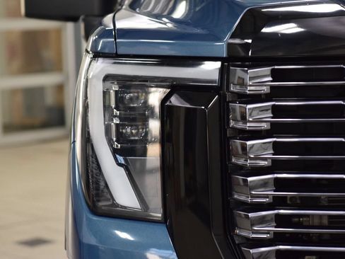 Used 2025 GMC Sierra 2500 Denali Ultimate AWD/4WD image 11