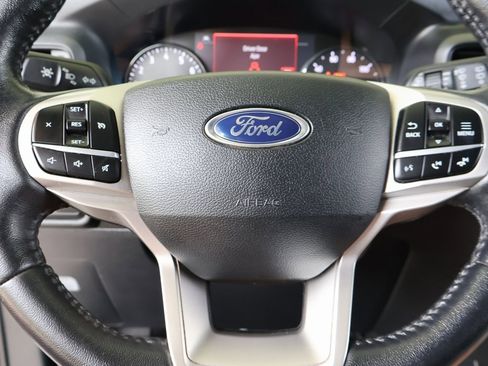 Used 2021 Ford Explorer XLT image 24
