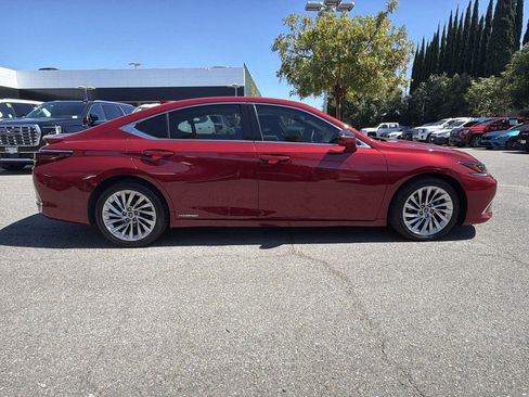 Used 2021 Lexus ES 300h Ultra Luxury w/ Accessory Package 2 image 3