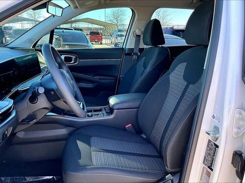 Used 2025 Kia Sorento LX image 30