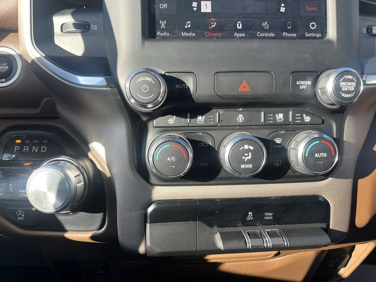 Used 2019 RAM 1500 Laramie AWD/4WD image 11