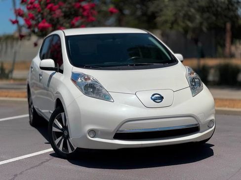Used 2015 Nissan Leaf SV FWD image 1