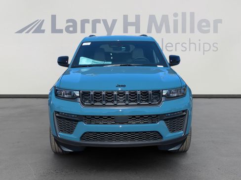 New 2026 Jeep Grand Cherokee L Limited w/ Limited Altitude Package AWD/4WD image 8