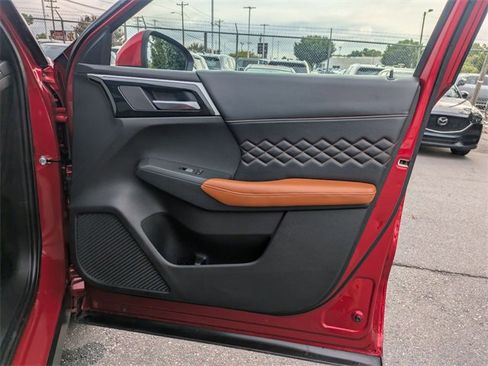 Used 2023 Mitsubishi Outlander SE image 32