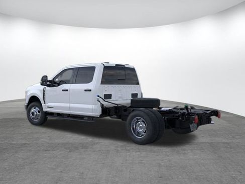 New 2026 Ford F350 XL w/ XL Chrome Package image 4