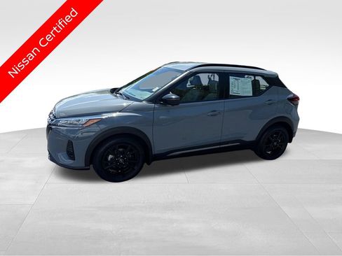 Used 2023 Nissan Kicks SR w/ SR Premium Package FWD image 2