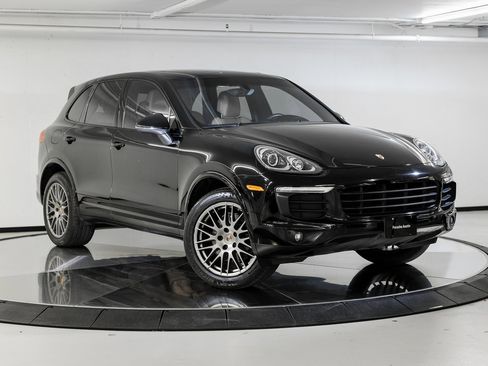 Certified 2017 Porsche Cayenne Platinum Edition image 9