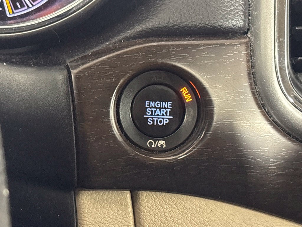 Used 2018 Jeep Grand Cherokee Laredo AWD/4WD image 27