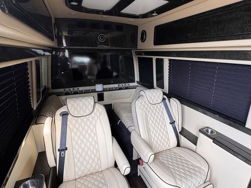 Used 2018 Mercedes-Benz Sprinter 3500 image 8