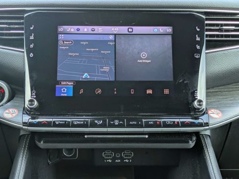 Used 2024 Jeep Wagoneer L Series II w/ Flexible Seating Group RWD image 5