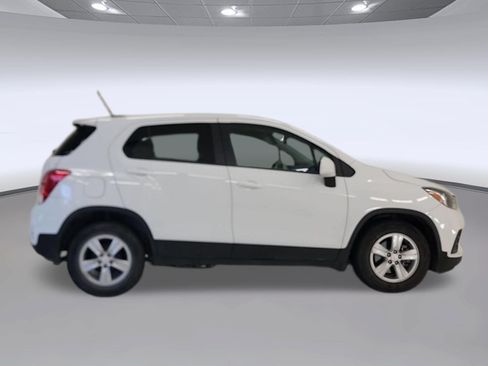 Used 2022 Chevrolet Trax LS w/ Tint and Cruise Package FWD image 6