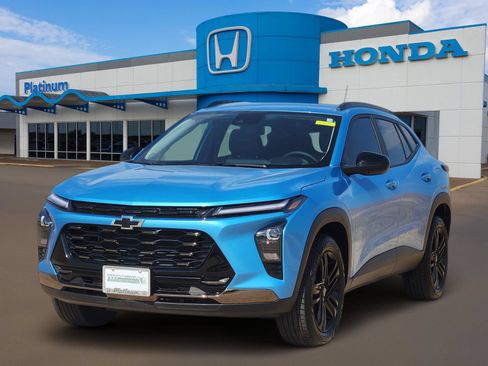 Used 2025 Chevrolet Trax ACTIV FWD image 2