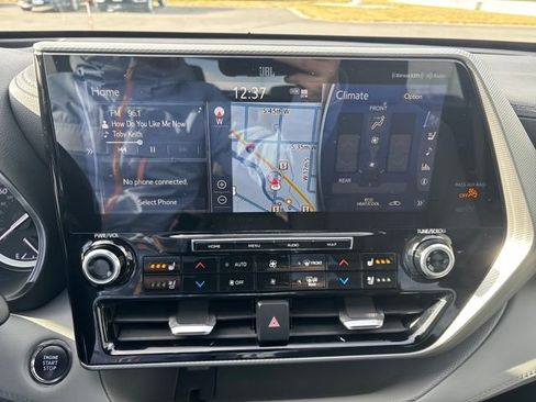 Used 2022 Toyota Highlander Platinum image 19