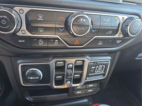 Used 2022 Jeep Gladiator Willys image 14