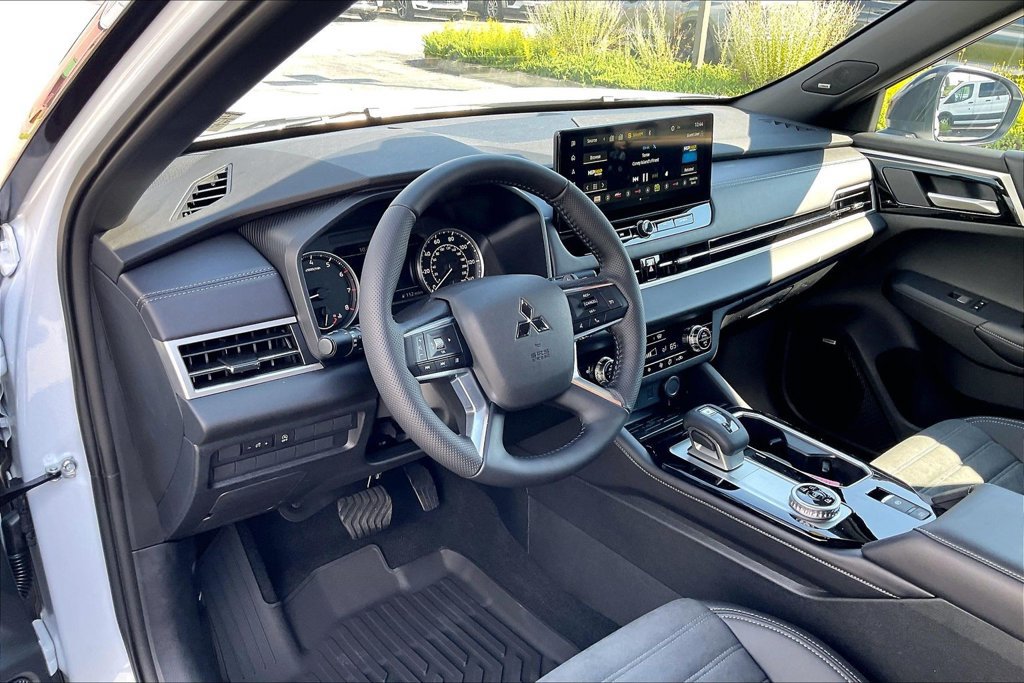 Used 2026 Mitsubishi Outlander LE AWD/4WD image 13