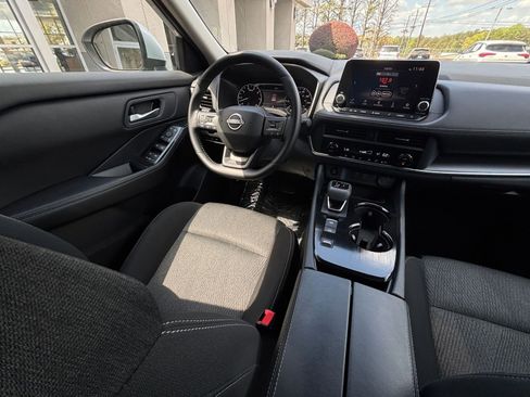 Used 2025 Nissan Rogue SV image 39