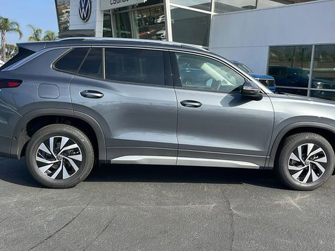 Certified 2025 Volkswagen Tiguan S FWD image 6