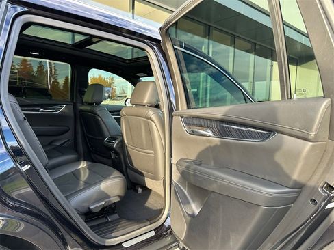 Used 2022 Cadillac XT6 Premium Luxury w/ LPO, Radiant Package image 13