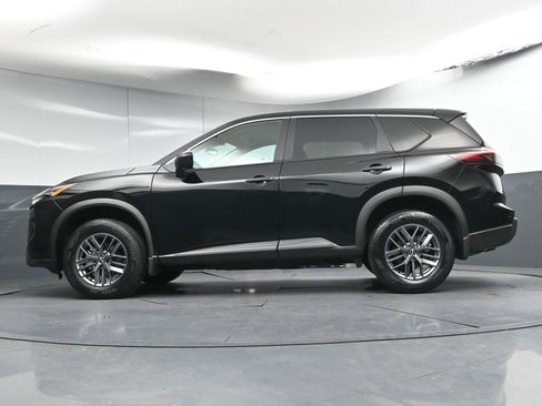 Used 2025 Nissan Rogue S image 27