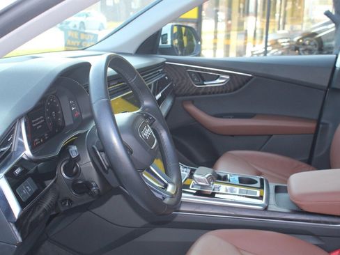 Used 2022 Audi Q8 Premium Plus image 17