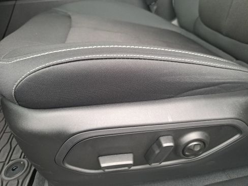 Used 2023 Jeep Grand Cherokee Laredo AWD/4WD image 26