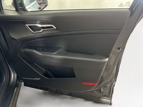 Used 2025 Kia Sportage LX image 30