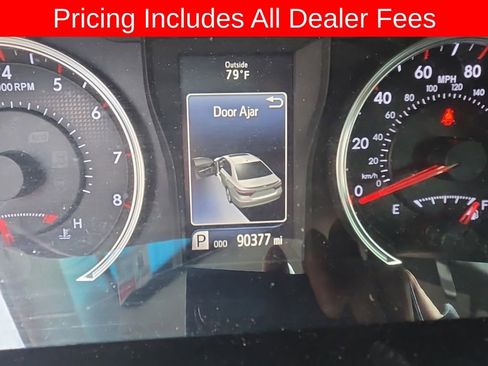 Used 2015 Toyota Camry SE FWD image 4