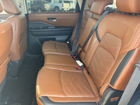 Used 2023 Nissan Pathfinder Platinum w/ Cargo Package image 28