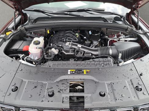 Used 2025 Jeep Grand Cherokee Limited RWD image 31