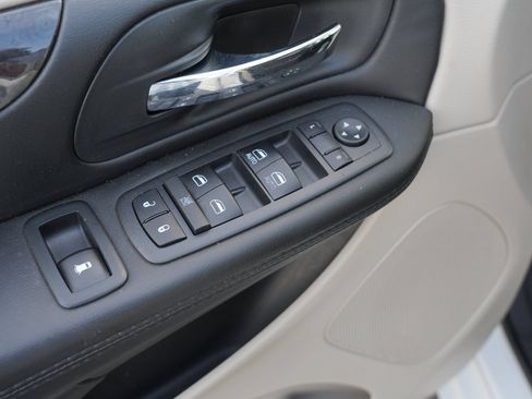 Used 2018 Dodge Grand Caravan SE w/ UConnect Hands-Free Group FWD image 17