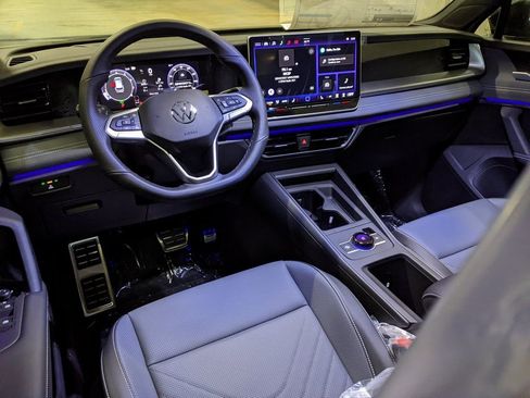 New 2026 Volkswagen Tiguan SE R-Line image 12