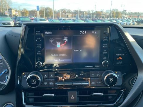 Used 2022 Toyota Highlander XLE image 17