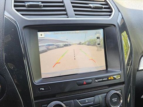Used 2018 Ford Explorer XLT w/ Equipment Group 202A FWD image 14