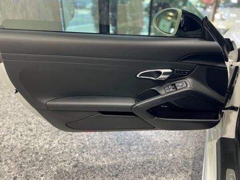 Used 2018 Porsche 718 Cayman S image 19