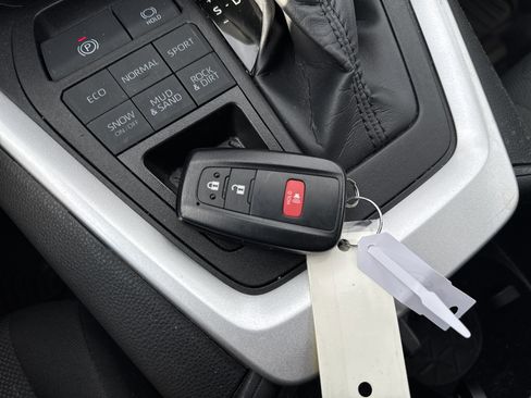 Used 2023 Toyota RAV4 XLE image 28