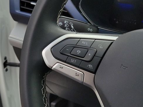 Used 2024 Volkswagen Taos SE image 29